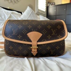 💢Last call before I consign💢Louis Vuitton Monogram Sologne